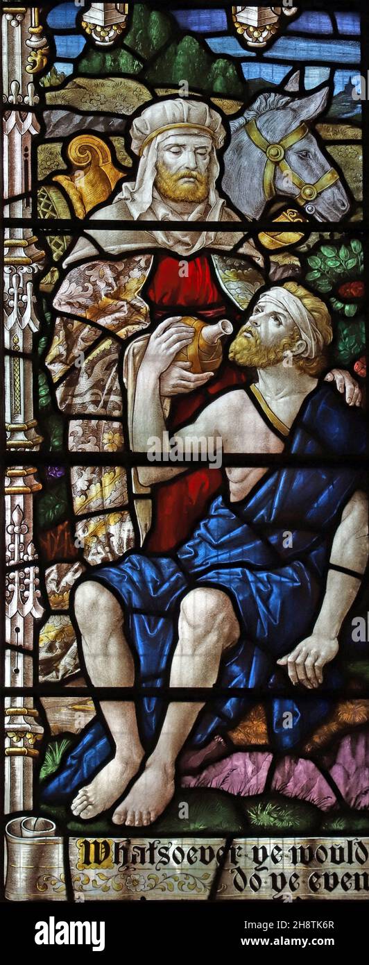 Una vetrata di Robert Newbery raffigurante il buon Samaritano, la Chiesa di Santa Maria, Usk, Monmouthshire Foto Stock
