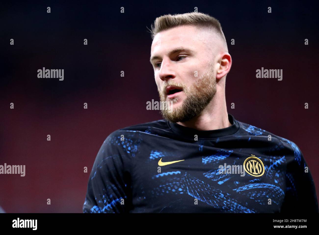 Milano, Italia. 01 dicembre 2021. Milano Skriniar del FC Internazionale durante il riscaldamento prima della Serie A match tra FC Internazionale e Spezia Calcio allo Stadio Giuseppe Meazza il 1 dicembre 2021 a Milano. Credit: Marco Canoniero/Alamy Live News Foto Stock