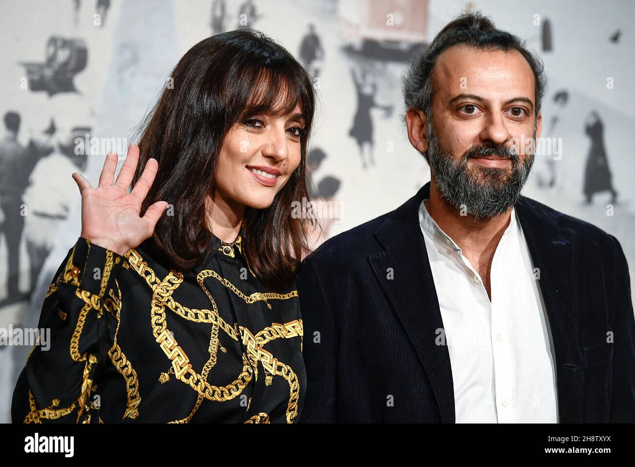 Torino, Italia. 02 dicembre 2021. Ambra Angiolini e Simone Aleandri posano durante una fotocall per la 39° edizione del Torino Film Festival (TFF). Credit: Nicolò campo/Alamy Live News Foto Stock