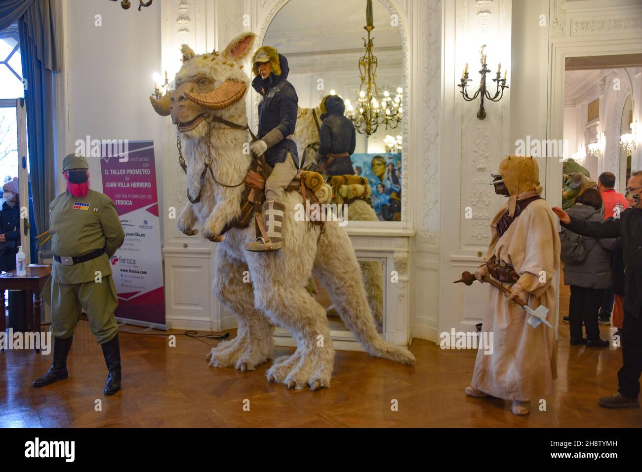 San Sebastian, Spagna - 28 Nov, 2021: Personaggi di Star Wars al Palacio Miramar a sostegno del Pink Force Day Foto Stock