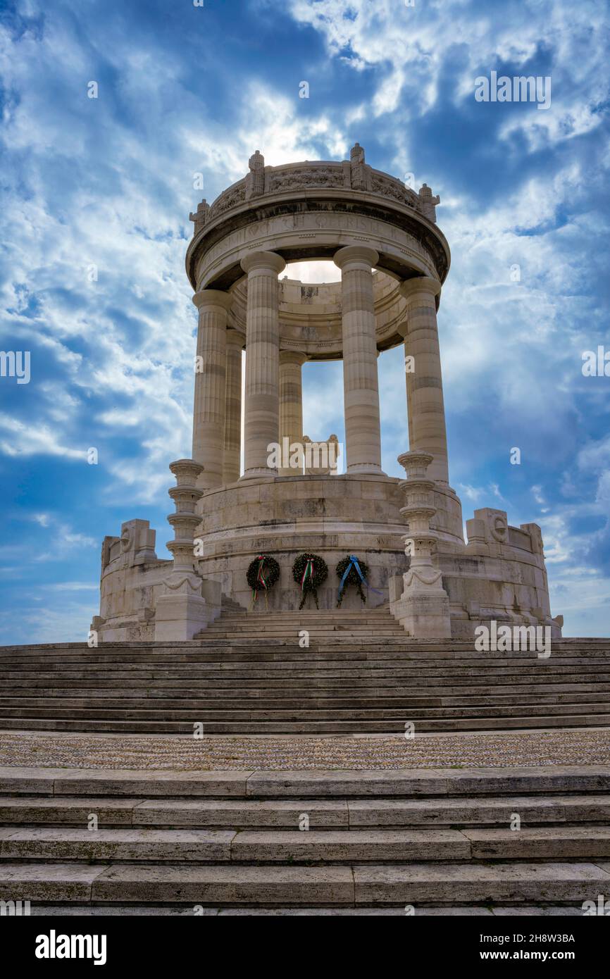 Monumento ai caduti di ancona immagini e fotografie stock ad alta ...