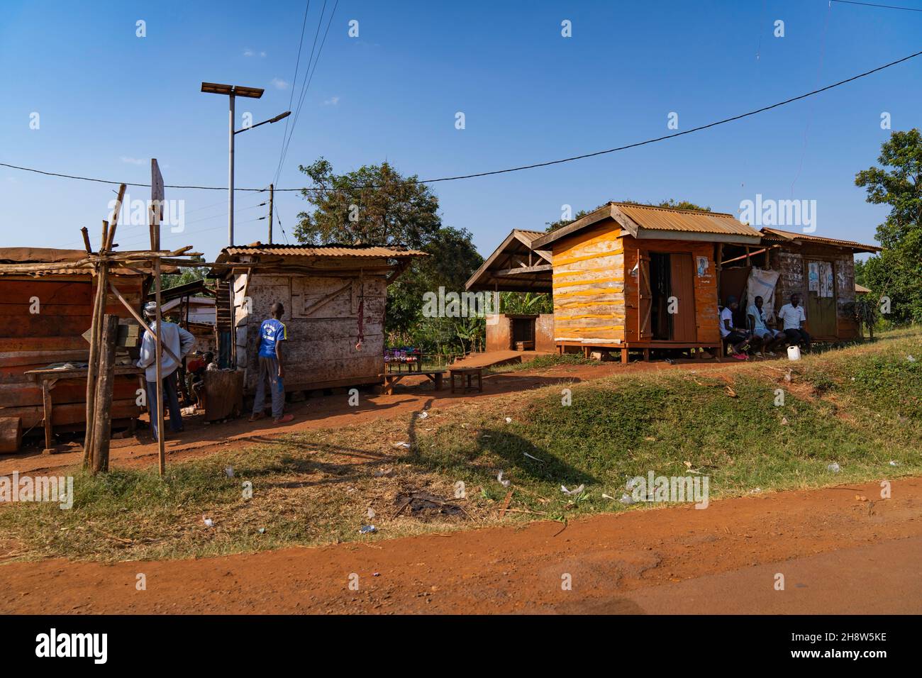 Jinja villaggi vicino strada. Foto Stock