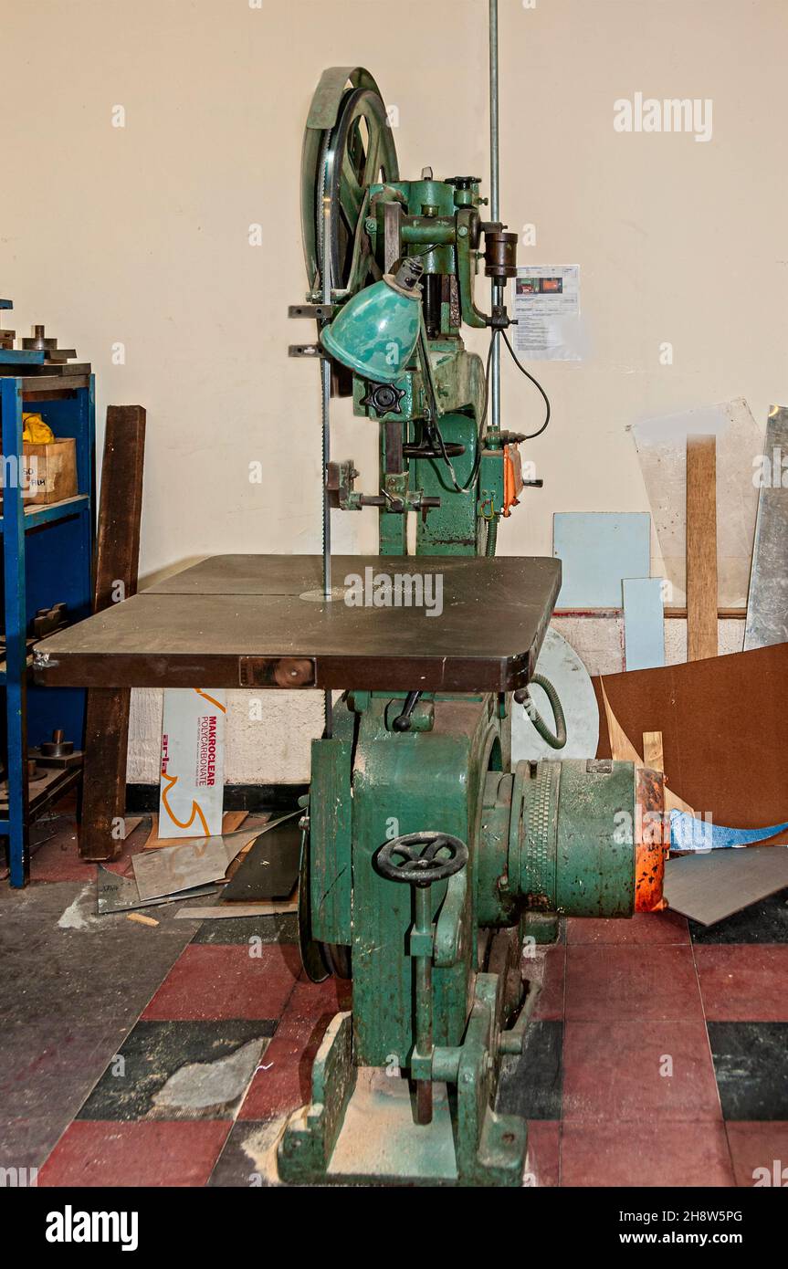 Una band industriale ha visto utilizzato dal Boulton Paul Aircraft Association Heritage Project per la macchina di parti utilizzate per ripristinare e replicare vecchi aerei Foto Stock