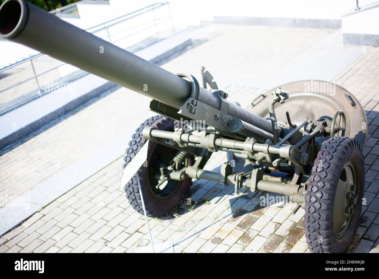 Mortaio divisionale 160 mm modello 1943 in museo all'aperto. Il Marshal Konev Height Memorial. Ucraina, Kharkov - Agosto 23. Foto Stock