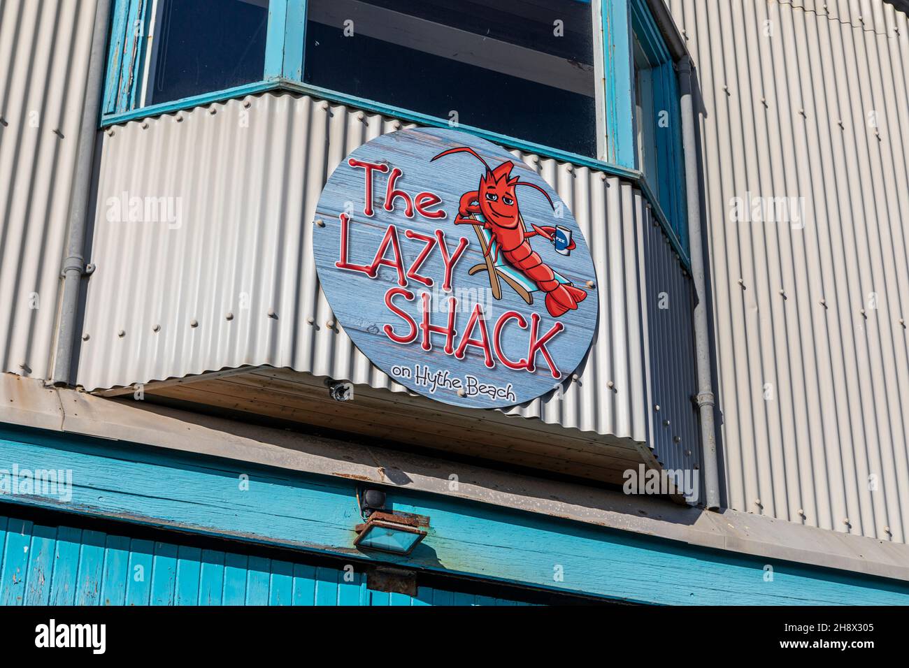 Il Lazy Shack cafe sulla spiaggia di Fisherman, Hythe, Kent Foto Stock