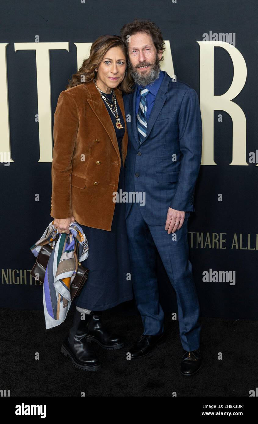 1 dicembre 2021, New York, New York, Stati Uniti: Tim Blake Nelson (R) partecipa alla prima mondiale ''Nightmare Alley''' ad Alice Tully Hall, Lincoln Center (immagine di credito: © RadLev in/Pacific Press via ZUMA Press Wire) Foto Stock