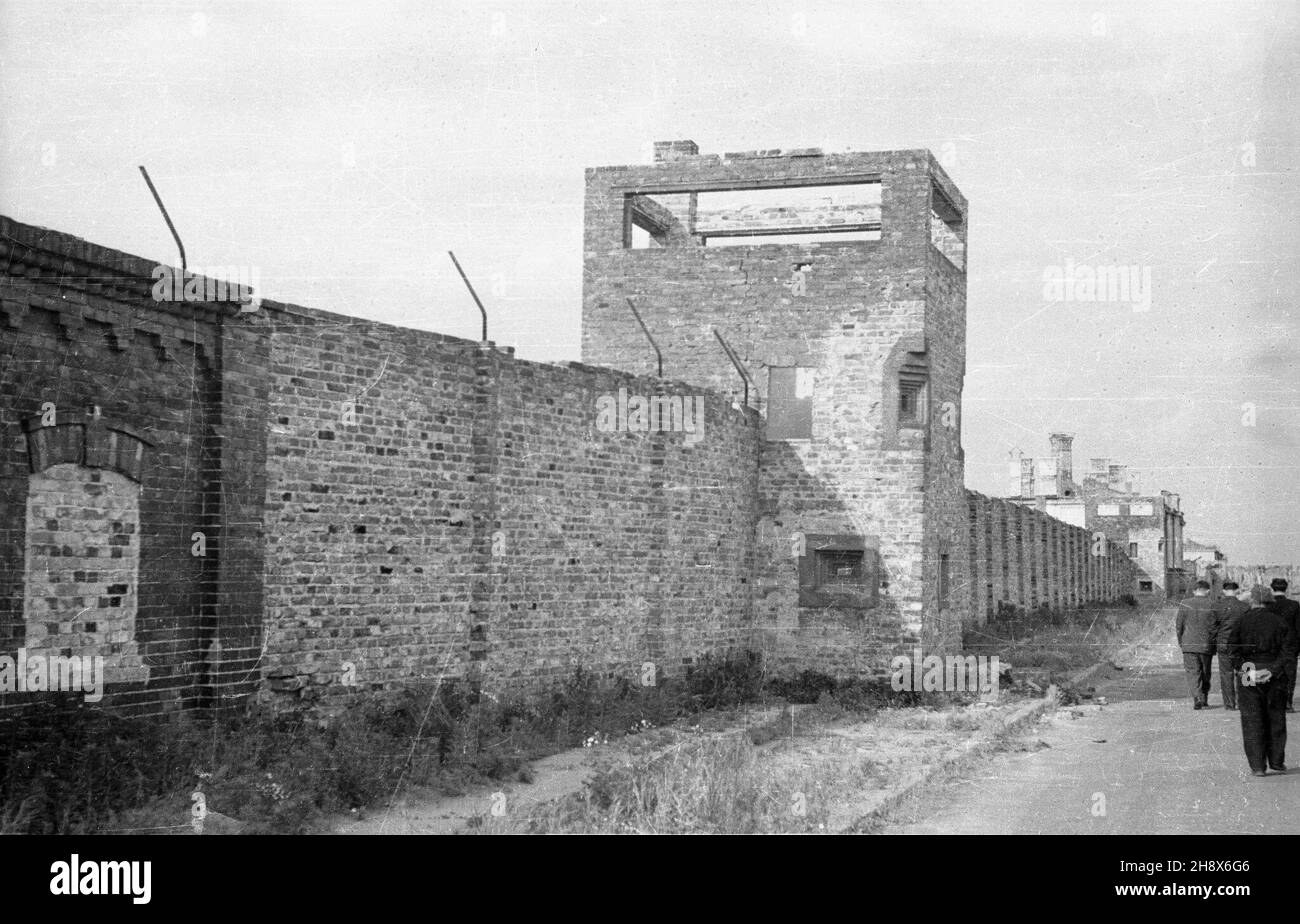 Warszawa, 1946. Mur na terenie dawnego getta. pp PAP/Stanis³aw D¹browiecki Varsavia, 1946. Il muro sull'ex Ghetto. pp PAP/Stanislaw Dabrowiecki Foto Stock