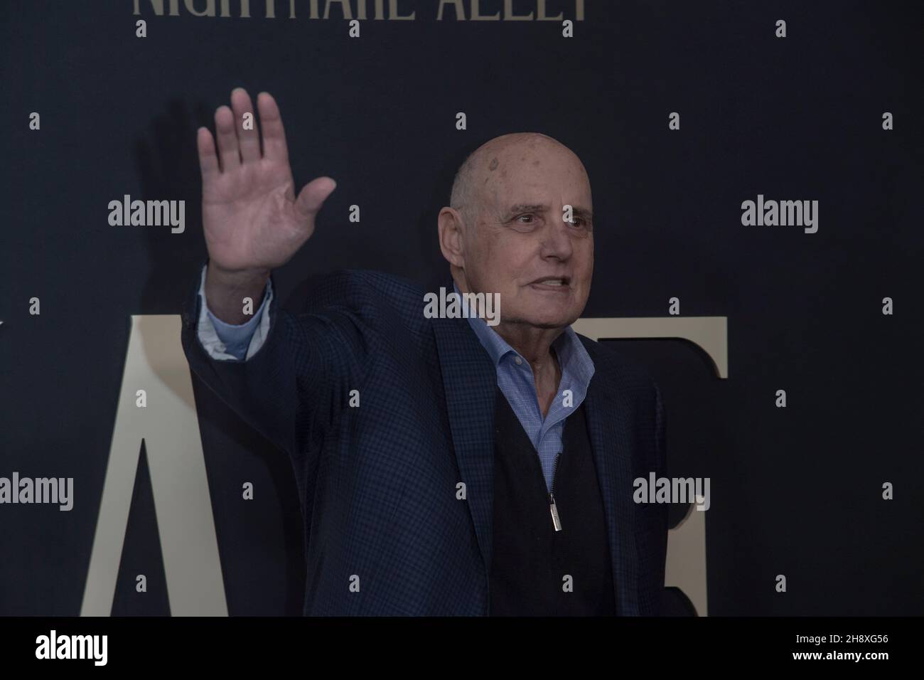 New York, Stati Uniti. 01 dicembre 2021. Jeffrey Tambor assiste alla prima mondiale 'Nightmare Alley' ad Alice Tully Hall, Lincoln Center a New York City. (Foto di Ron Adar/SOPA Images/Sipa USA) Credit: Sipa USA/Alamy Live News Foto Stock