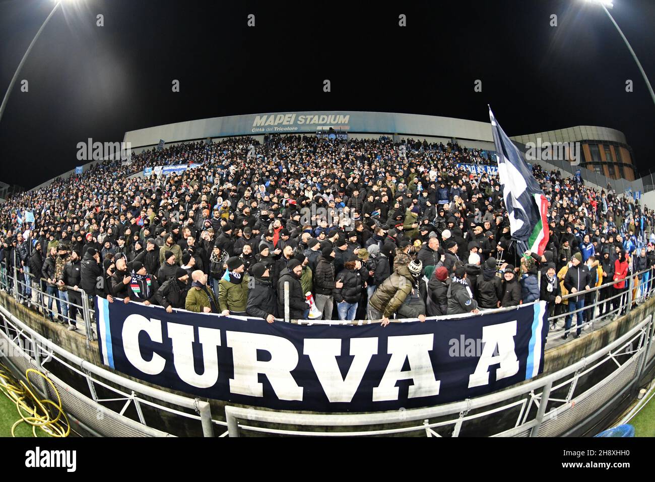 Reggio Emilia, Italia. 01 dicembre 2021. Napoli tifosi a Reggio Emilia negli Stati Uniti Sassuolo vs SSC Napoli, Campionato italiano di calcio A partita a Reggio Emilia, Italia, Dicembre 01 2021 Credit: Agenzia fotografica indipendente/Alamy Live News Foto Stock