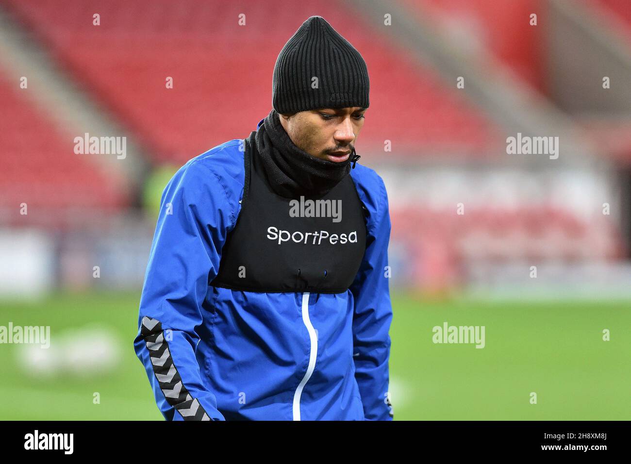 SUNDERLAND, GBR. 1 DICEMBRE Oldham Athletic's Raphaël Diarra durante la partita del Trofeo EFL tra Sunderland e Oldham Athletic allo Stadio della luce, Sunderland, mercoledì 1 dicembre 2021. (Credit: Eddie Garvey | MI News) Credit: MI News & Sport /Alamy Live News Foto Stock