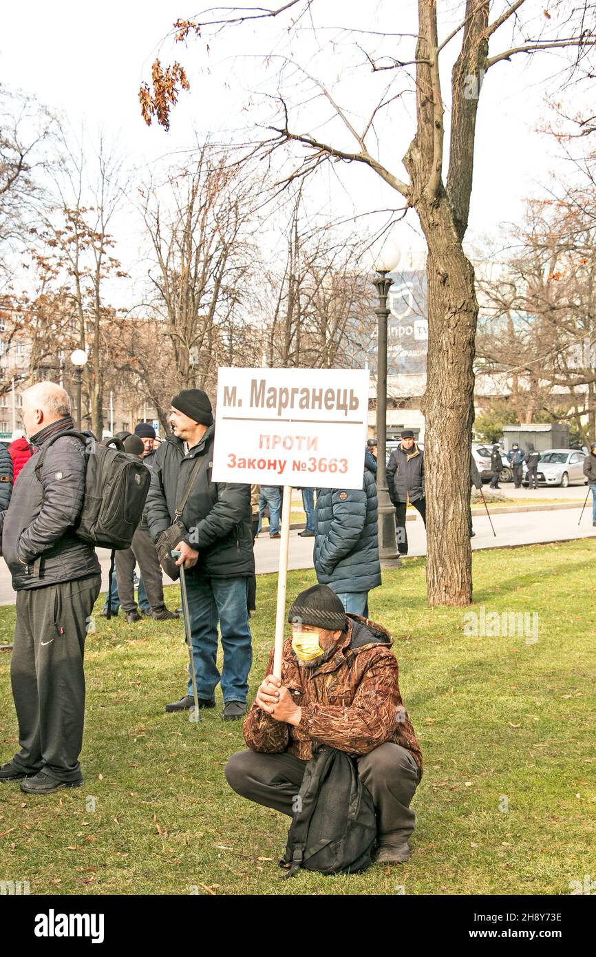 Dnepropetrovsk, Ucraina - 12.02.2021: Rally delle organizzazioni disabili della regione di Dnepropetrovsk contro la legge discriminatoria 3663. Il rally prende plac Foto Stock