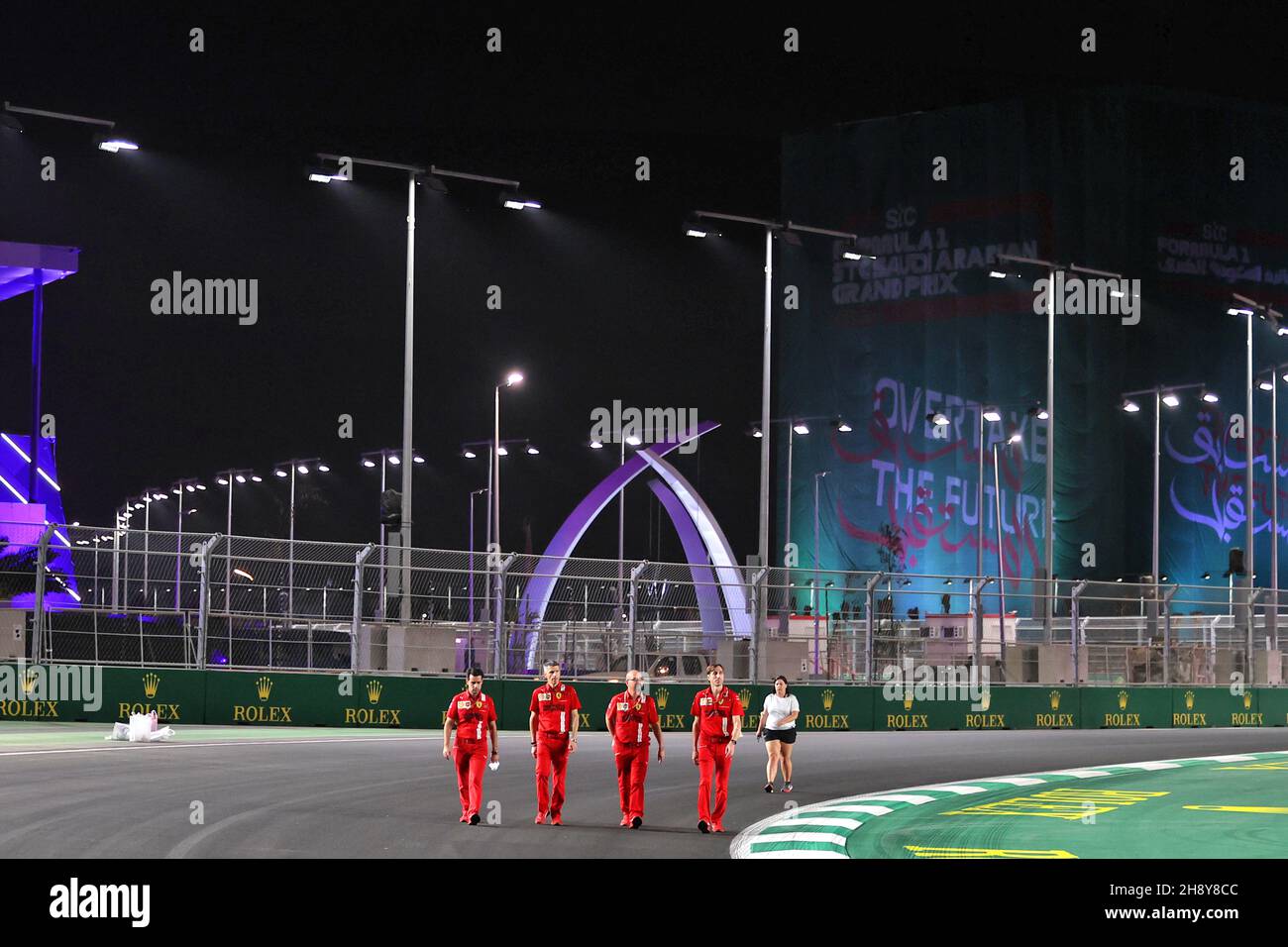 Ferrari cammina sul circuito. Gran Premio dell'Arabia Saudita, giovedì 2 dicembre 2021. Jeddah, Arabia Saudita. Foto Stock