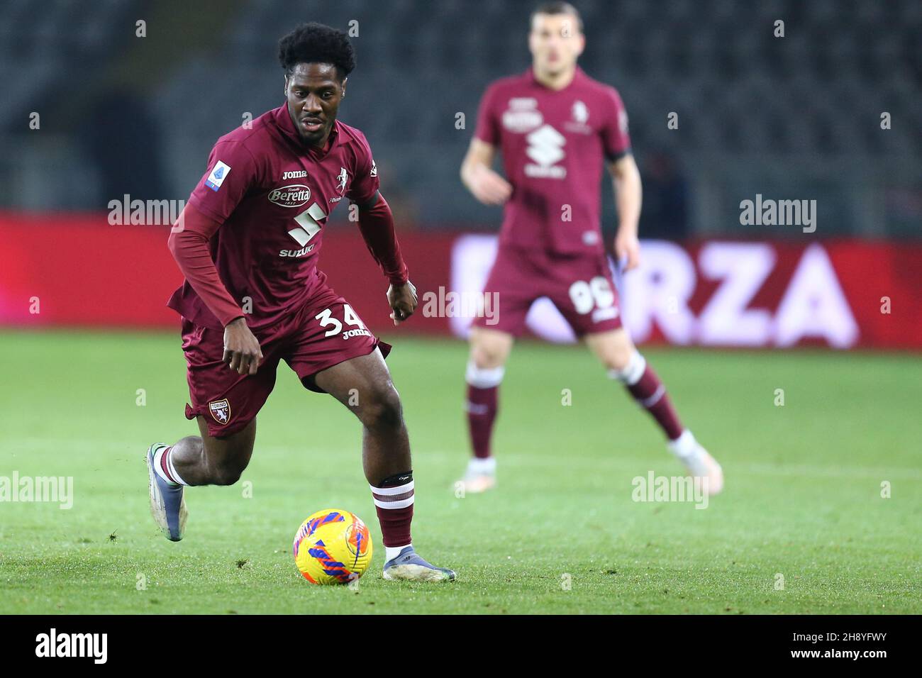 OLA Aina del Torino FC controlla la palla durante la Serie A match tra Torino FC ed Empoli FC allo Stadio Olimpico il 2 dicembre 2021 a Torino. Foto Stock