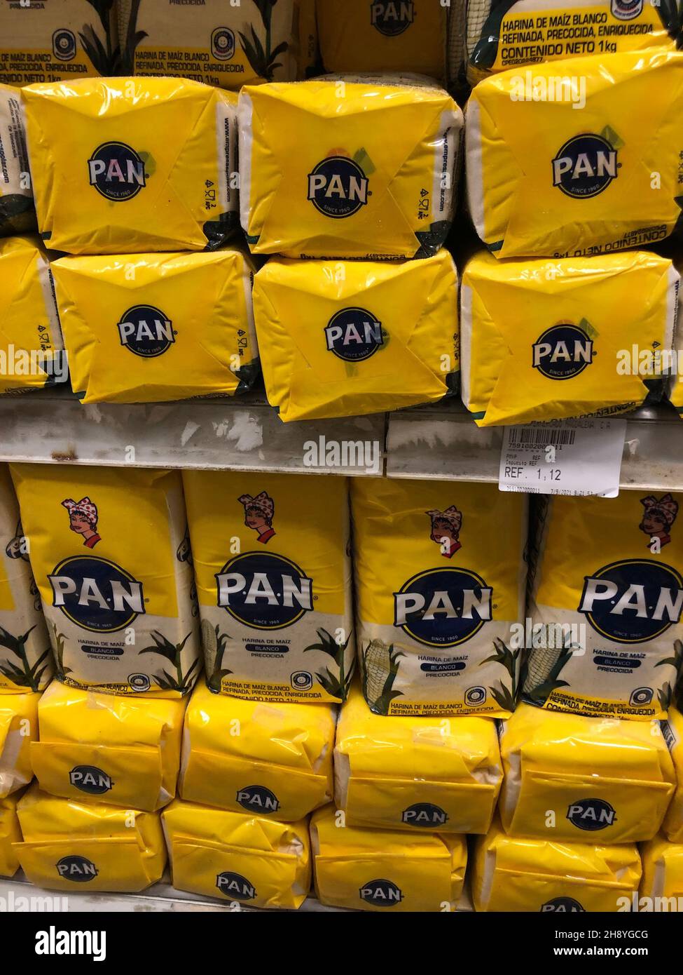 Famoso e popolare arepas pre cotto piatto di mais bianco DI Polar Foto Stock