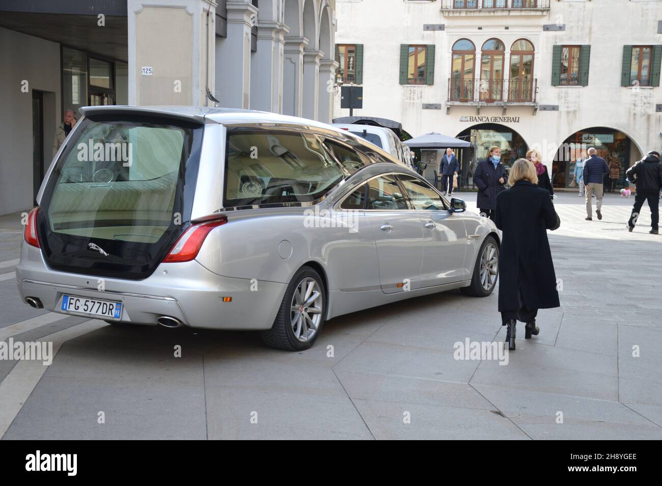 Jaguar hearse a Mestre, Venezia, Italia - 10 novembre 2021. Foto Stock