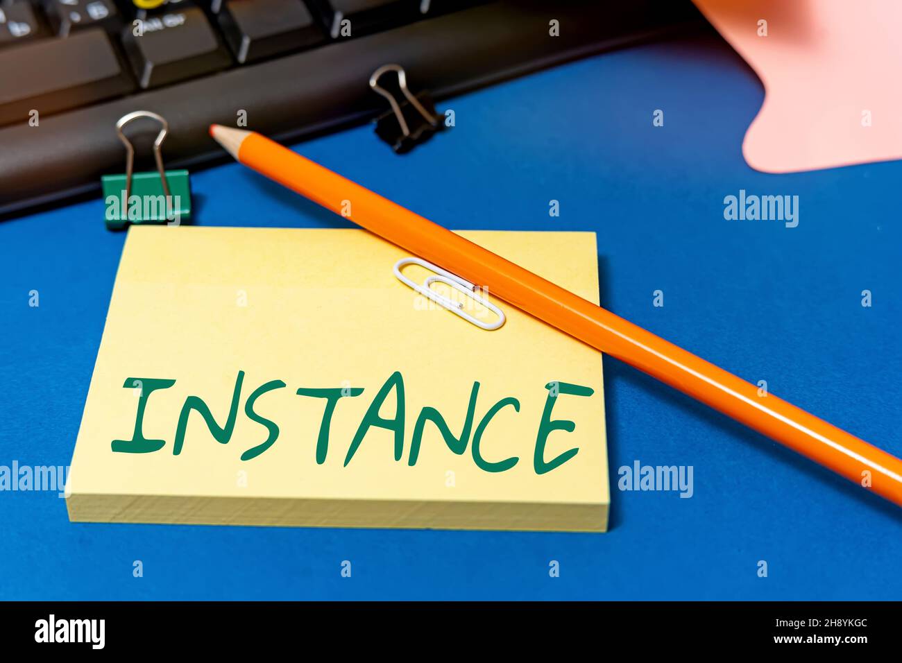 Testo che mostra l'istanza di ispirazione. Parola per un esempio o una singola ricorrenza di una situazione particolare più Ufficio di raccolta assortita Foto Stock