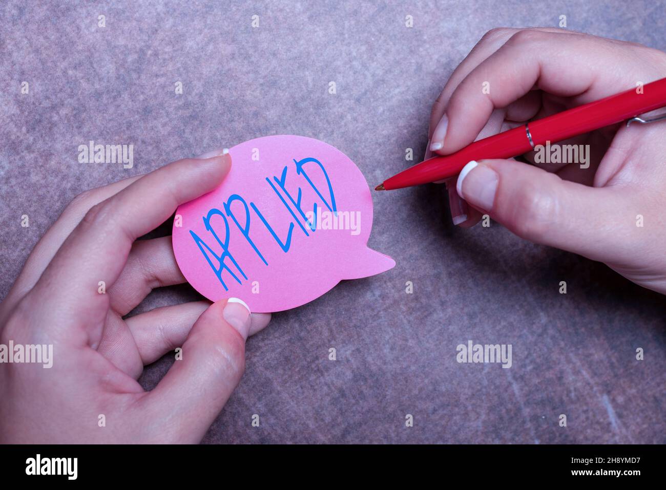 Visualizzazione concettuale applicata. Panoramica aziendale messa a uso pratico invece di essere teoricamente applicabile scrittura Note importanti disegno nuovo Foto Stock