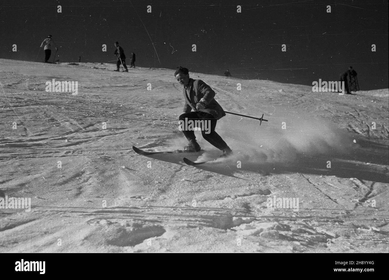 Zakopane, 1947. Narciarz w Tatrach. bb/gr PAP/Stanis³aw D¹browiecki Zakopane, 1947. Uno sciatore nei Monti Tatra. bb/gr PAP/Stanis³aw D¹browiecki Foto Stock