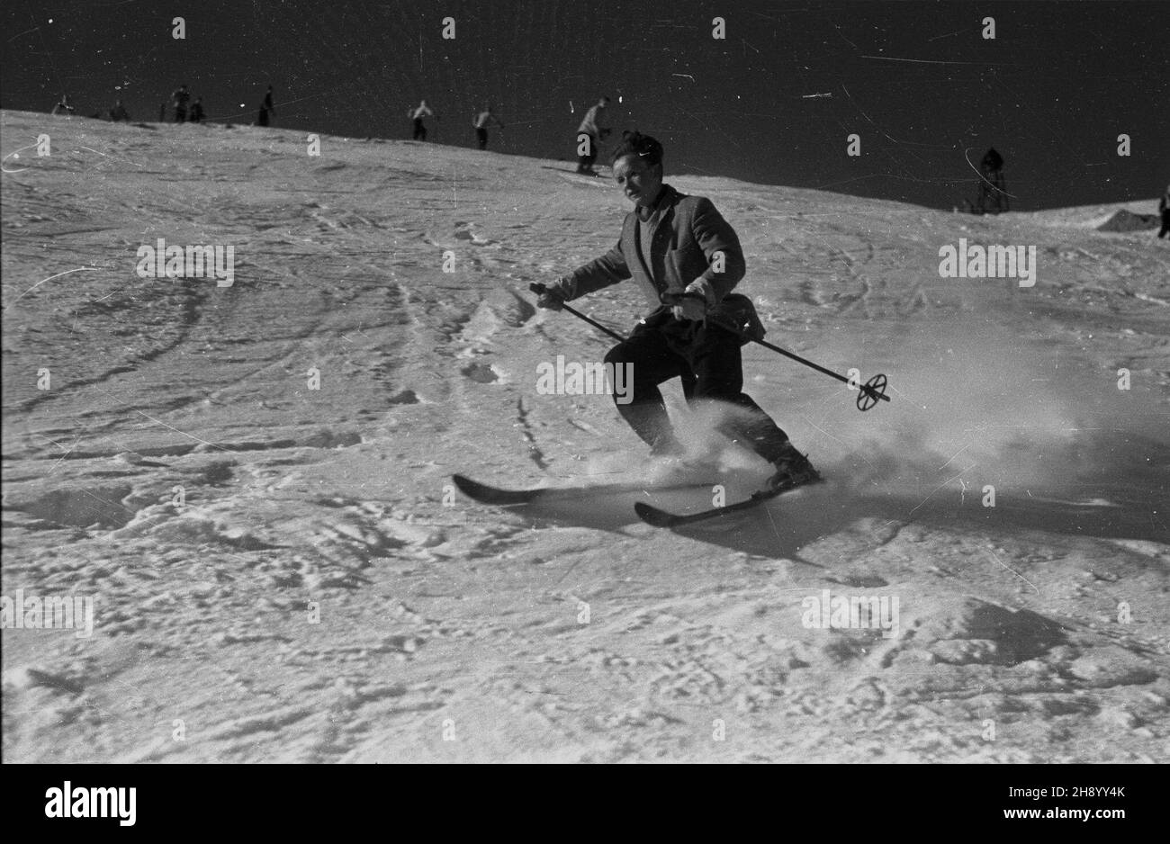 Zakopane, 1947. Narciarz w Tatrach. bb/gr PAP/Stanis³aw D¹browiecki Zakopane, 1947. Uno sciatore nei Monti Tatra. bb/gr PAP/Stanis³aw D¹browiecki Foto Stock