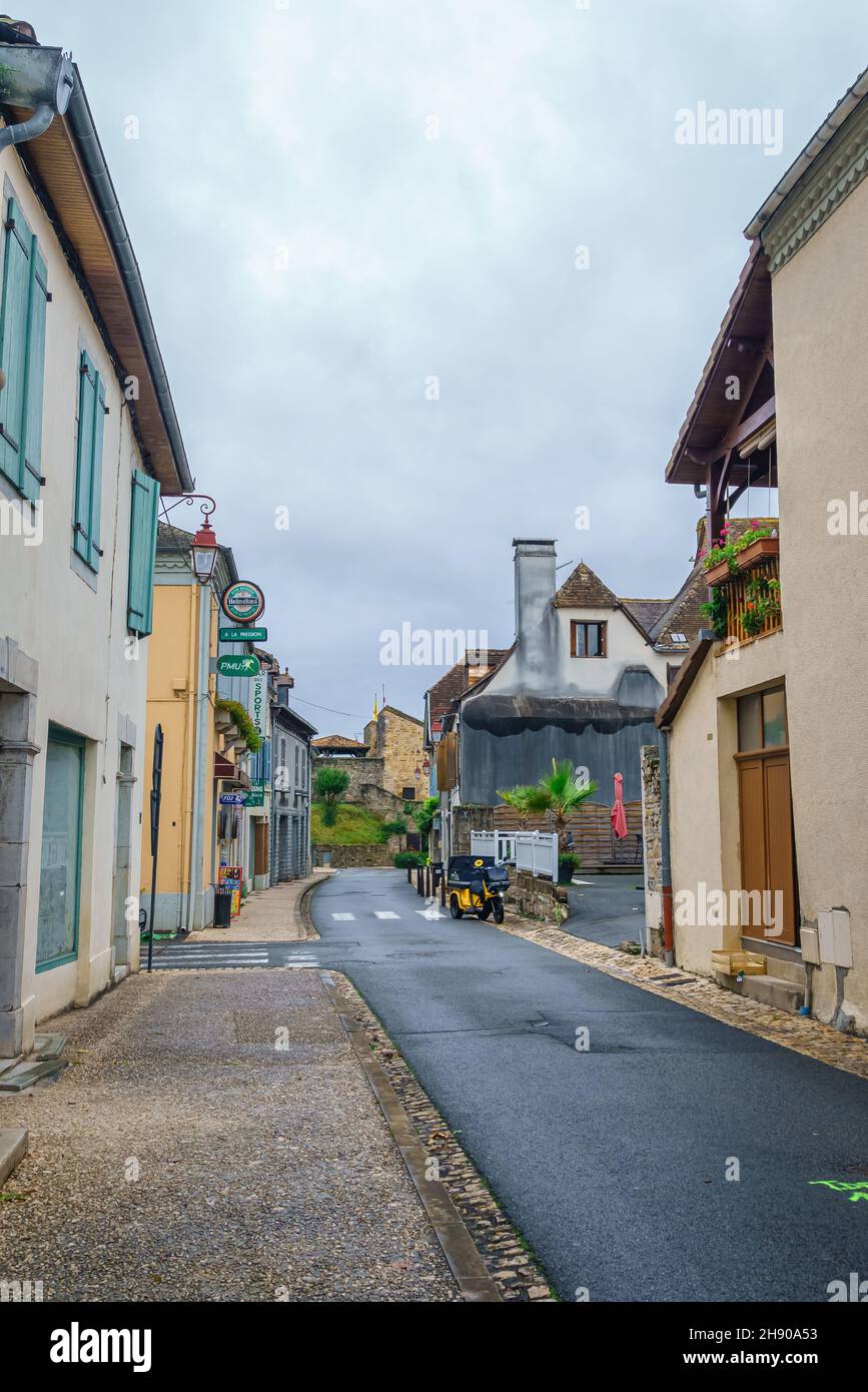 Belle strade di Navarrenx. Francia ottobre 2021 Foto Stock