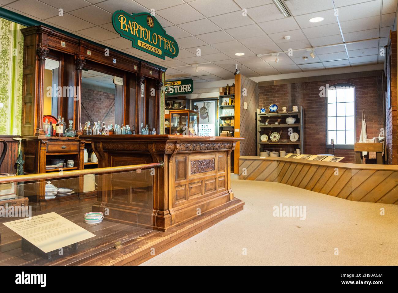 Syracuse, New York, USA – 14 settembre 2016. Vista interna del Museo del canale Erie a Syracuse, NY, con mostra di Bartolottas Tavern. Foto Stock