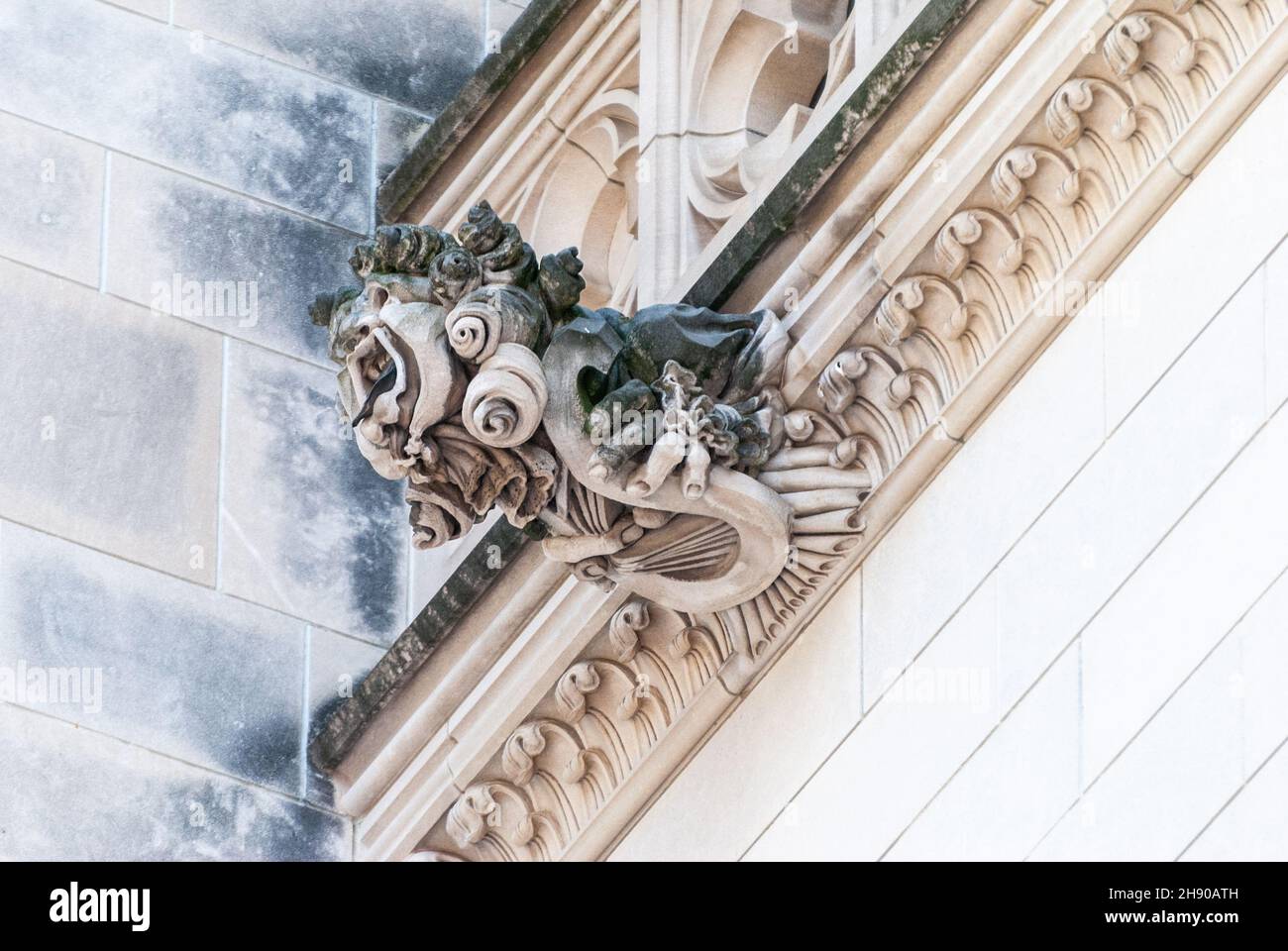 Washington D.C., Stati Uniti d'America – 7 settembre 2016. Una gargoyle sul muro della Cattedrale Nazionale di Washington Foto Stock
