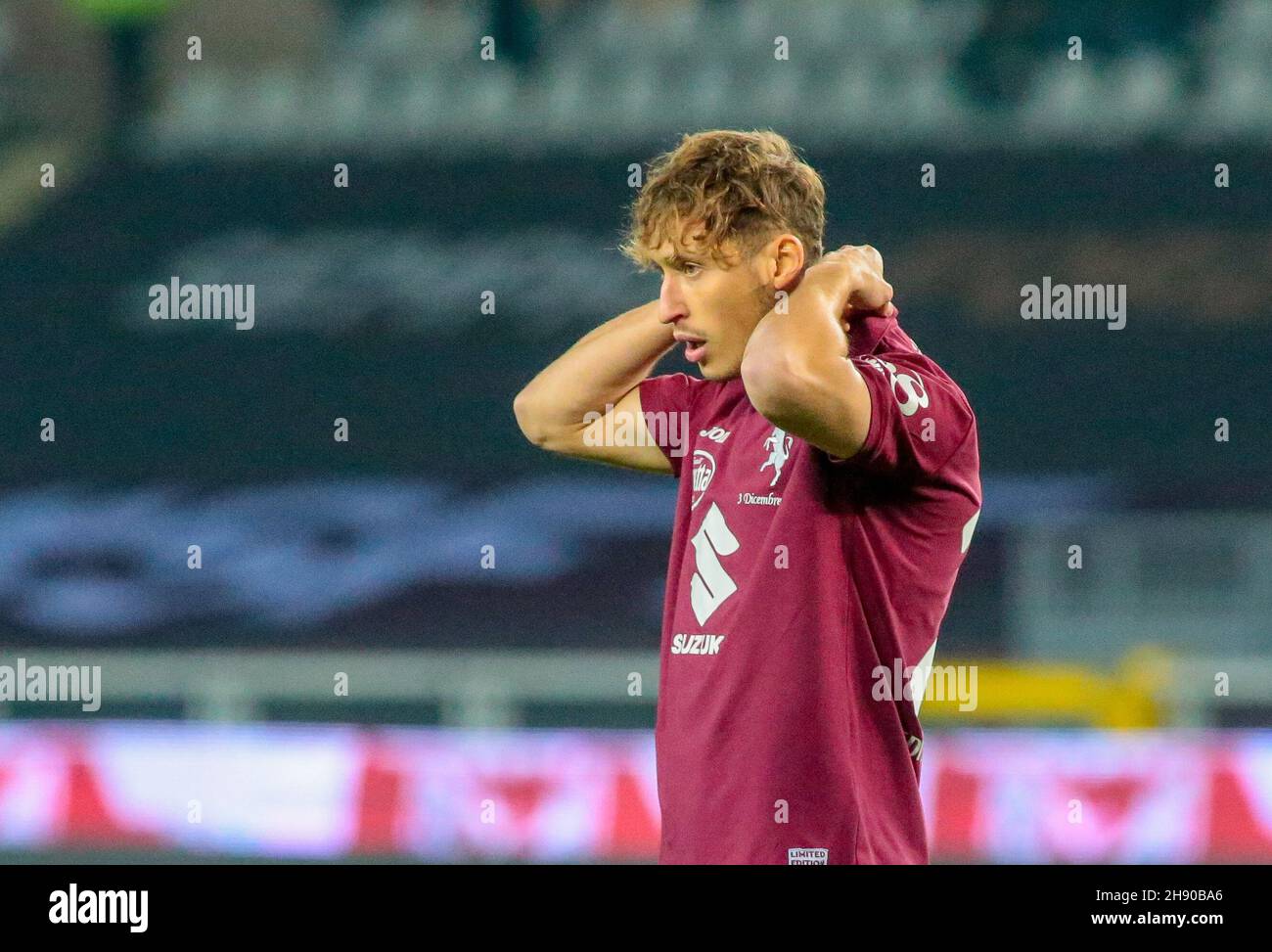 Torino, Italia - 2 dicembre 2021, Mergim Vojvoda (Torino FC) durante il campionato italiano Serie Una partita di calcio tra Torino FC ed Empoli FC il 2 dicembre 2021 allo Stadio Olimpico Grande Torino a Torino, Italia - Foto: Nderim Kaceli/DPPI/LiveMedia Foto Stock