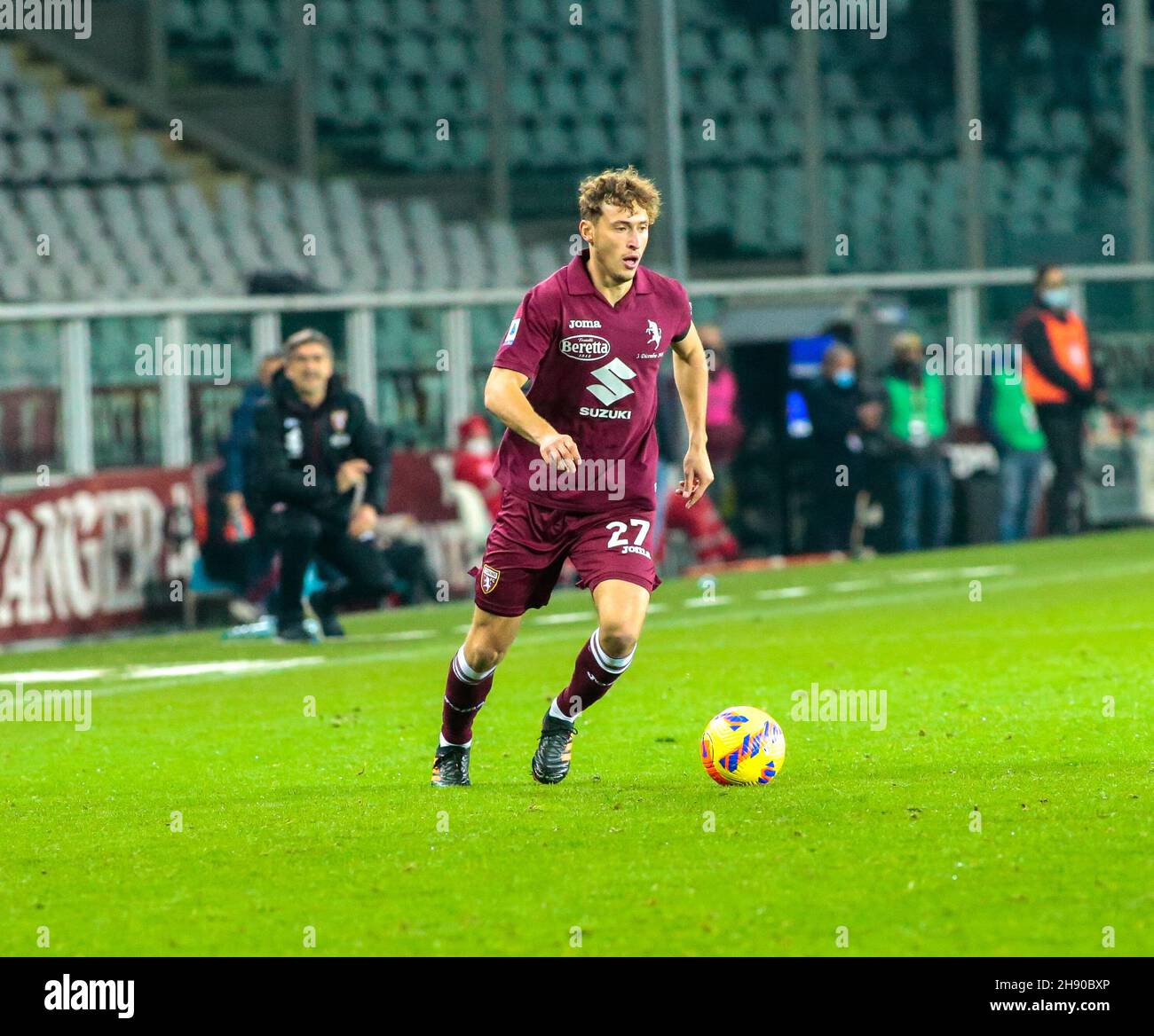 Torino, Italia - 2 dicembre 2021, Mergim Vojvoda (Torino FC) durante il campionato italiano Serie Una partita di calcio tra Torino FC ed Empoli FC il 2 dicembre 2021 allo Stadio Olimpico Grande Torino a Torino, Italia - Foto: Nderim Kaceli/DPPI/LiveMedia Foto Stock