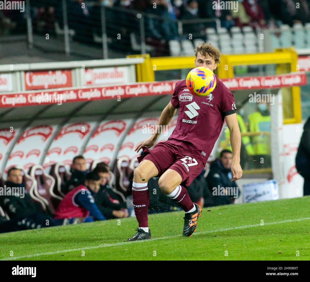 Torino, Italia - 2 dicembre 2021, Mergim Vojvoda (Torino FC) durante il campionato italiano Serie Una partita di calcio tra Torino FC ed Empoli FC il 2 dicembre 2021 allo Stadio Olimpico Grande Torino a Torino, Italia - Foto: Nderim Kaceli/DPPI/LiveMedia Foto Stock