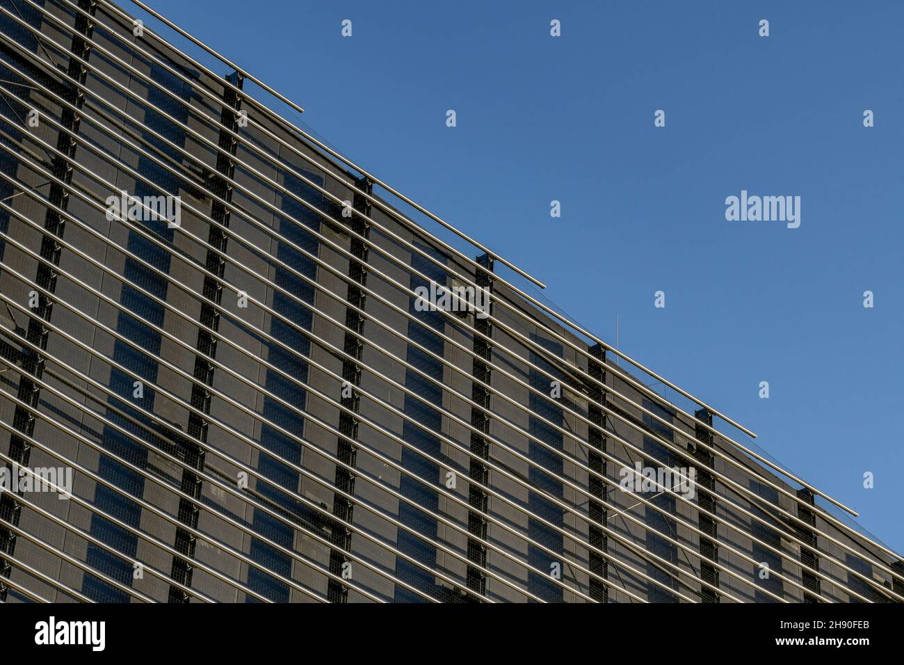 moderno abstract di architettura contemporanea progettato edificio, architetto progettato state-of-the-art struttura moderna, architettura a basso consumo energetico. Foto Stock