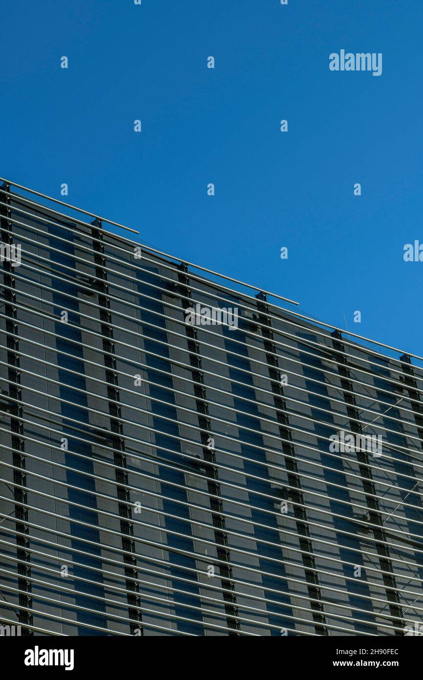 moderno abstract di architettura contemporanea progettato edificio, architetto progettato state-of-the-art struttura moderna, architettura a basso consumo energetico. Foto Stock