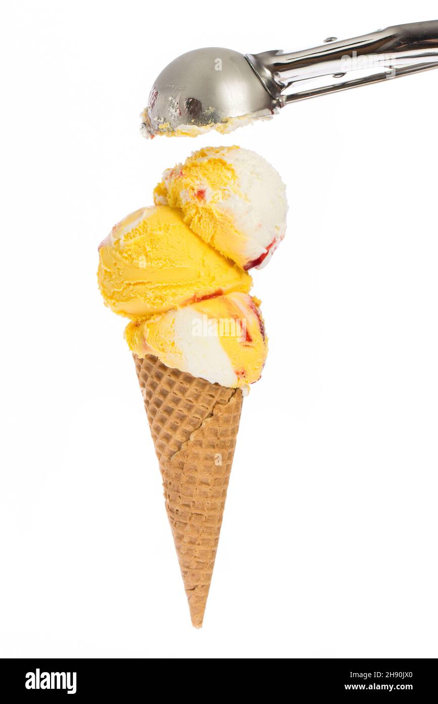 Gelato: Cono gelato con cucchiaio per gelato Foto Stock