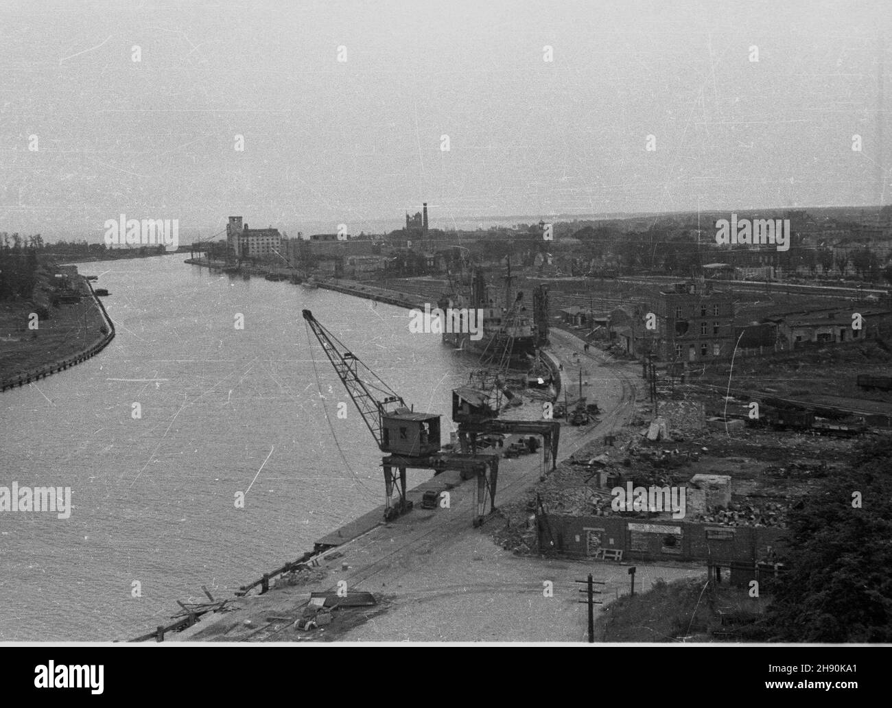 Gdañsk, 1947-02. Nabrze¿e Obroñców Westerplatte. NZ. wejœcie do portu. ka PAP/Komorowski Dok³adny dzieñ wydarzenia nieustalony. Gdansk, febbraio 1947. Il Westerplatte Defenders Wharf. Nella foto: L'ingresso al porto. ka PAP/Komorowski Foto Stock