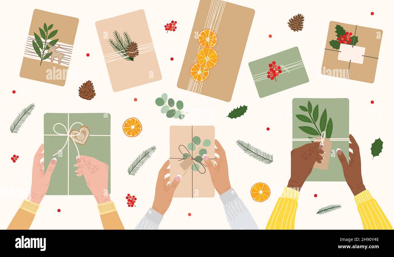 Le mani femminili di diversità tengono le scatole del regalo avvolte in carta di kraft. Vista dall'alto imballaggio ecologico, arancio secco, bacche rosse, coni di pino, verdure. Chr. Eco Illustrazione Vettoriale