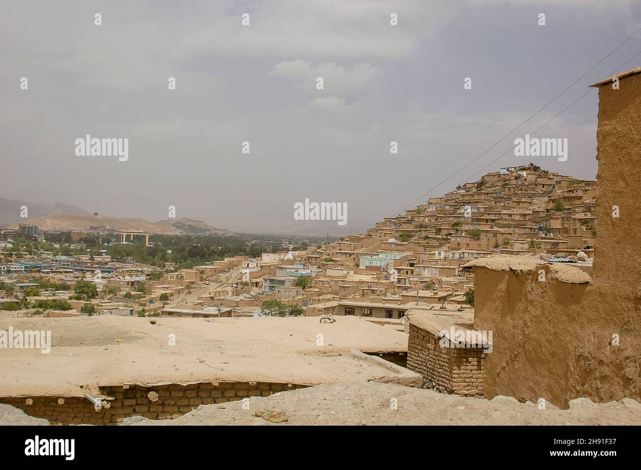 Insediamenti informali sulle colline di Kabul in Afghanistan Foto Stock