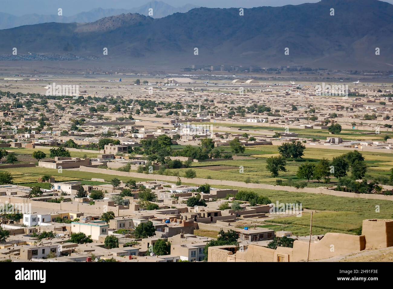 La capitale dell'Afghanistan Kabul visto dalla collina Foto Stock