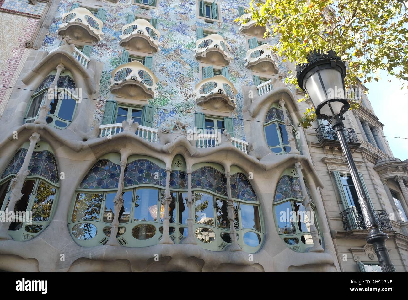 Barcellona, Spagna - 5 novembre 2021: Casa Batllo è un edificio nel centro di Barcellona, editoriale illustrativo. Foto Stock