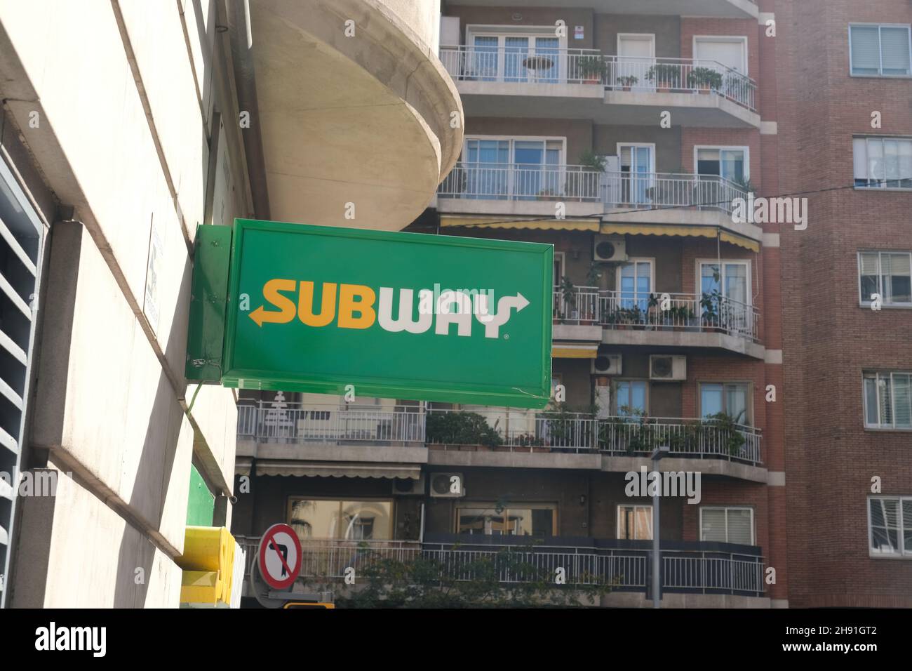 Barcellona, Spagna - 5 Novembre 2021: Cartello ristorante della metropolitana all'aperto, editoriale illustrativo. Foto Stock