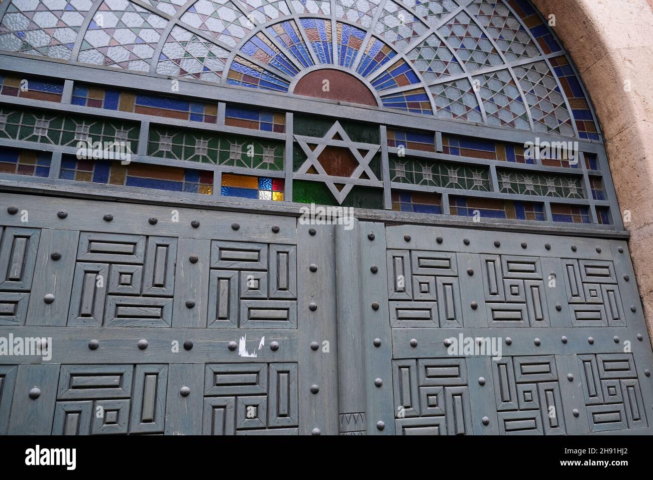 Budapest, Ungheria - 1 novembre 2021: Ingresso alla sinagoga di via Kazinczy, editoriale illustrativo. Foto Stock