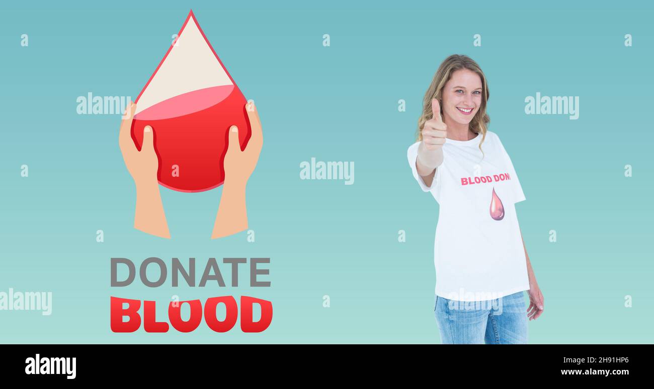 Dona il testo e il simbolo del sangue sorridendo la donna che mostra i pollici su sfondo blu Foto Stock