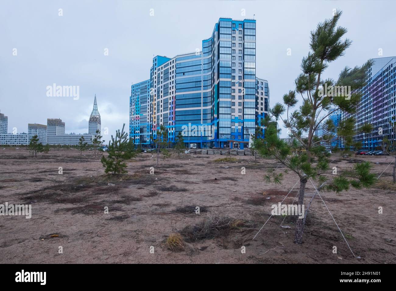 SAN PIETROBURGO, RUSSIA - 20 novembre 2021: Vista su un nuovo distretto costruito su un nuovo territorio della parte occidentale dell'isola di Vasilievsky San Pietroburgo Foto Stock