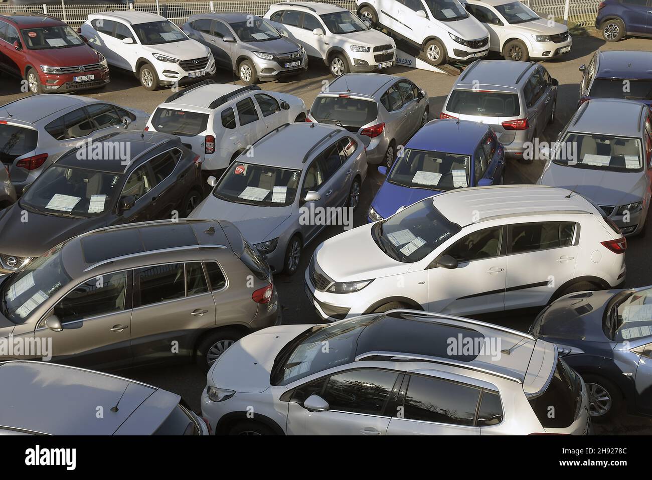 Auto usate in vendita nel ramo di Ostrava della più grande rete nazionale di bazar auto AAA auto, in Ostrava, Repubblica Ceca, 3 dicembre 2021. (Foto CTK Foto Stock