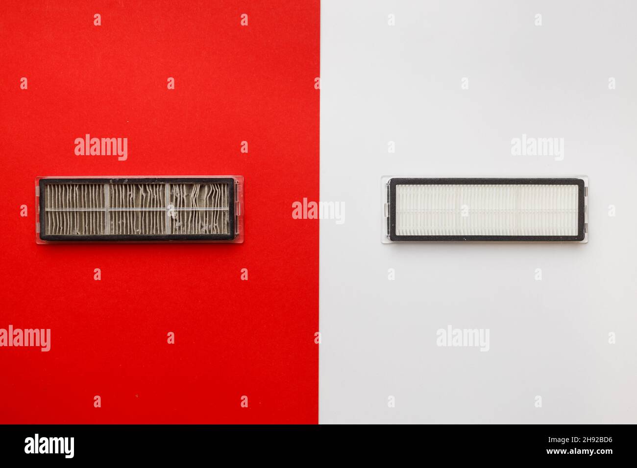 Filtri dell'aria nuovi e usati sporchi. È ora di sostituire il filtro HEPA Concept per hoover Foto Stock