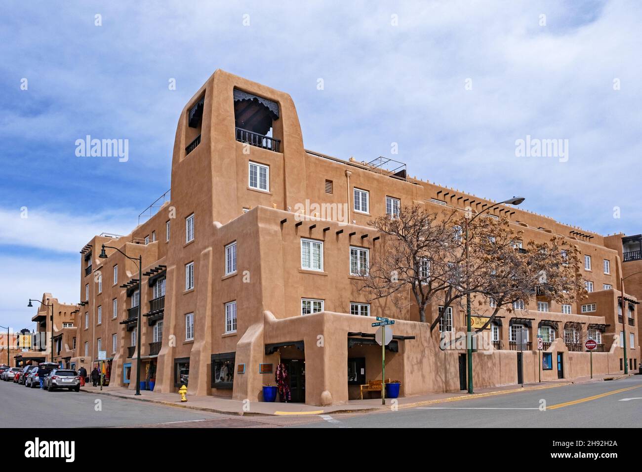 La fonda on the Plaza, lussuoso hotel in stile adobe Pueblo Revival nel centro di Santa Fe, capitale del New Mexico, Stati Uniti / USA Foto Stock