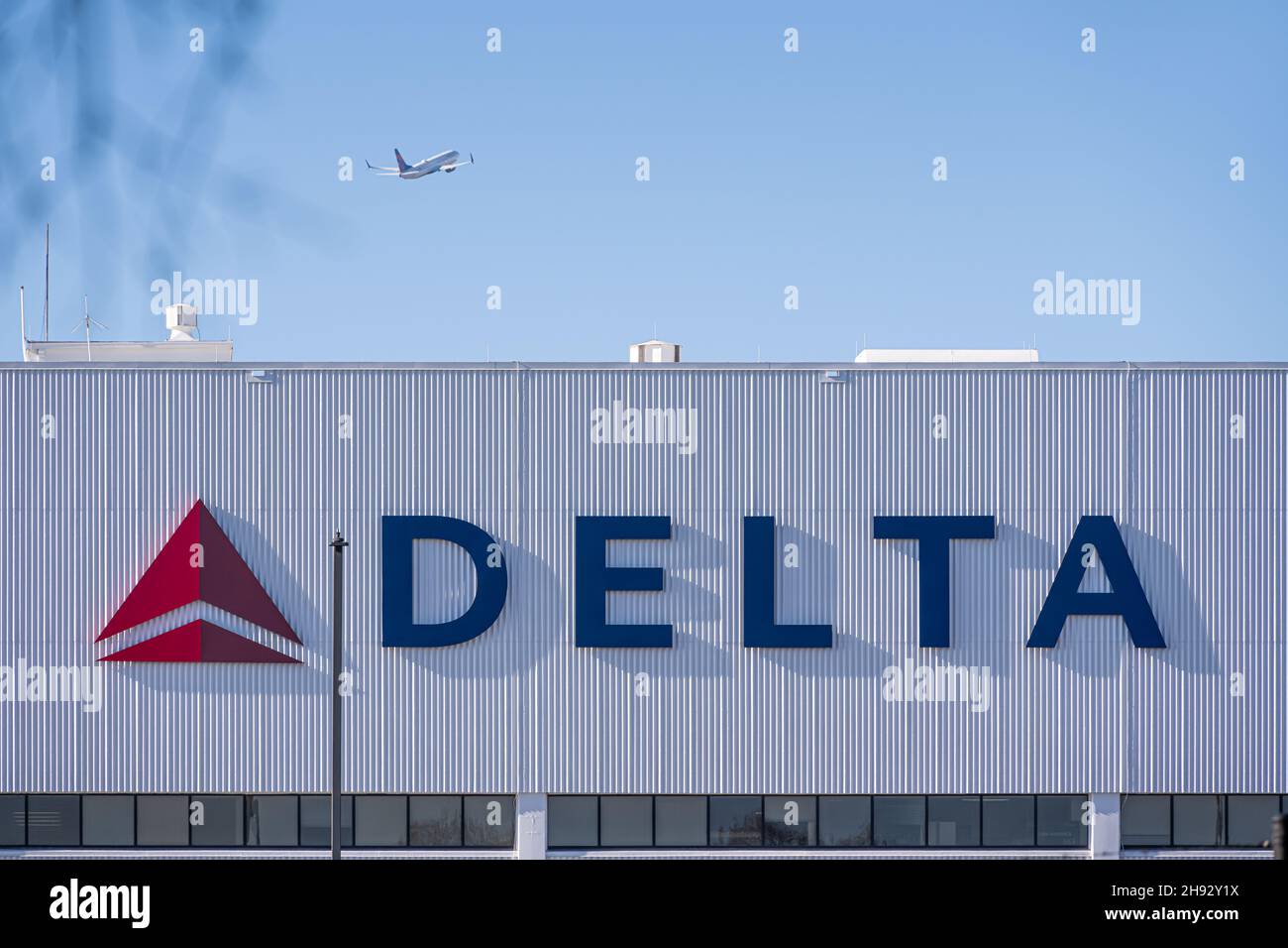 Delta Air Lines TechOps presso l'aeroporto internazionale Hartsfield-Jackson di Atlanta è il più grande fornitore di servizi di manutenzione e riparazione in Nord America. Foto Stock