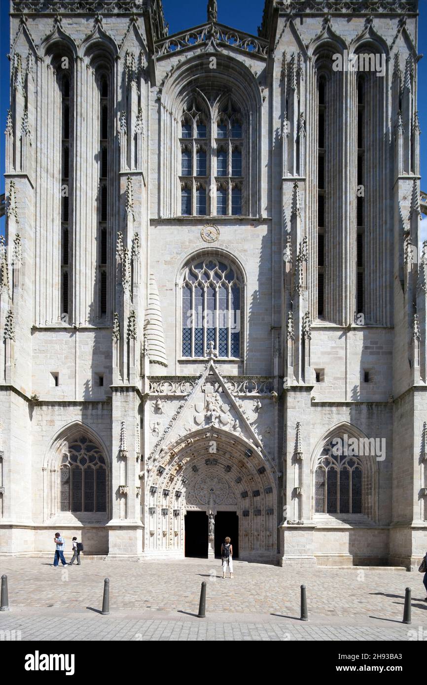 Facciata di Sain Corentin Cathedral, città di Quimper, departament di Finisterre, regione della Bretagna, Francia Foto Stock