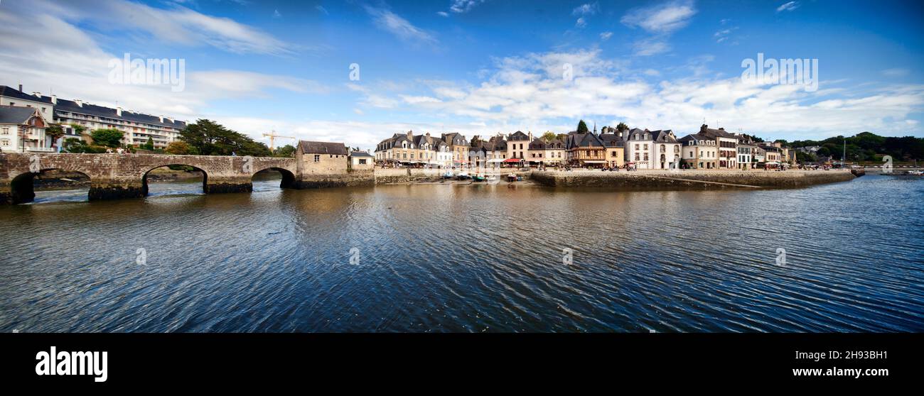 Porto di Saint-Goustan, città di Auray, dipartimento di Morbihan, Bretagna, Francia. Panorama ad altissima risoluzione. Foto Stock