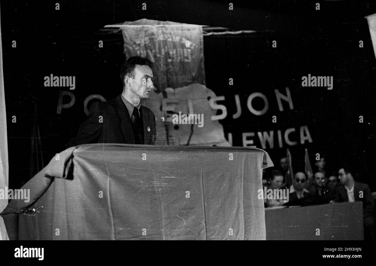 Warszawa, 1947-06. Krajowa Konferencja Poalej Syjon Lewica - jednej z partii politycznych mniejszoœci ¿ydowskiej. Obrady dotyczy³y zakoñczonej w³aœnie sesji Organizacji Narodów Zjednoczonych, poœwiêconej utworzeniu pañstwa ¿ydowskiego w Palestynie. po/mgs PAP Dok³adny dzieñ wydarzenia nieustalony. Varsavia, giugno 1947. Conferenza interna di Poalej Syjon Lewica - uno dei partiti politici della minoranza ebraica. La conferenza ha appena concluso la sessione dell'ONU dedicata alla creazione dello stato ebraico in Palestina. po/mgs PAP Foto Stock