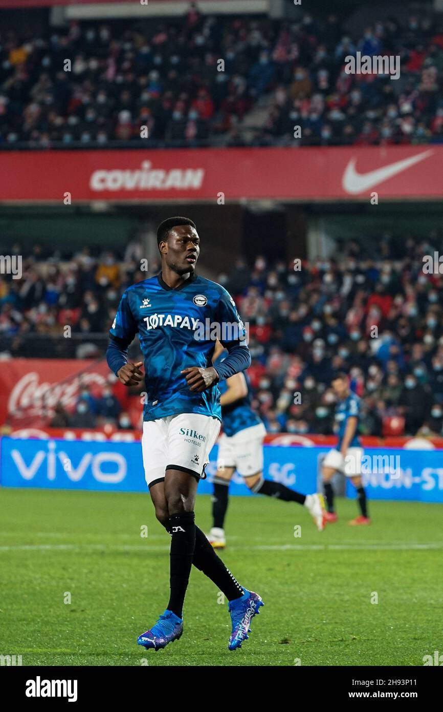 Granada, Spagna. 03 dicembre 2021. Mamadou Loum Ndiaye of Deportivo Alaves visto durante la partita di la Liga Santander tra Granada CF e Deportivo Alaves al Nuevo Los Carmenes Stadium, a Granada.(Punteggio finale - Granada CF 2:1 Deportivo Alaves) (Foto di Francis Gonzalez/SOPA Images/Sipa USA) Credit: Sipa USA/Alamy Live News Foto Stock