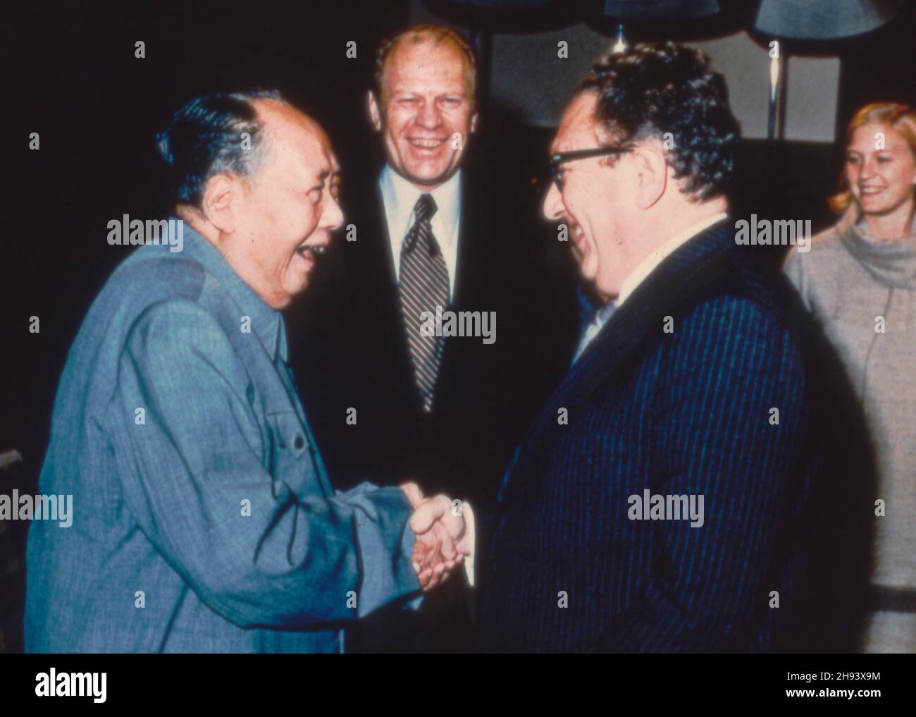 PECHINO, CINA - 02 dicembre 1975 – alla residenza del Presidente Mao a Pechino (ora Pechino), il leader della Repubblica popolare Cinese (PRC), Mao TSE Tung, Henry K. Foto Stock